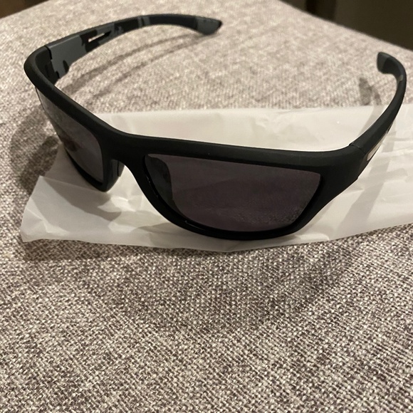 New in Box Men’s Sunglasses - Picture 1 of 6